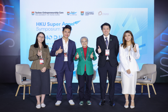 左起：

Agewhale 行政總裁兼創辦人 - 鄭凱文 

GreenPrice 聯合創辦人 -  韓啟賢先生 

香港大學創業天使聯盟召集人 - 鄧淑明博士, JP, MH 

數碼港創業學會聯席會長 ，BioX 創辦人兼 首席技術官 -  吳卓光博士 

Body Nova Limited & DineWell AI 聯合創辦人 -  郭家寶 
